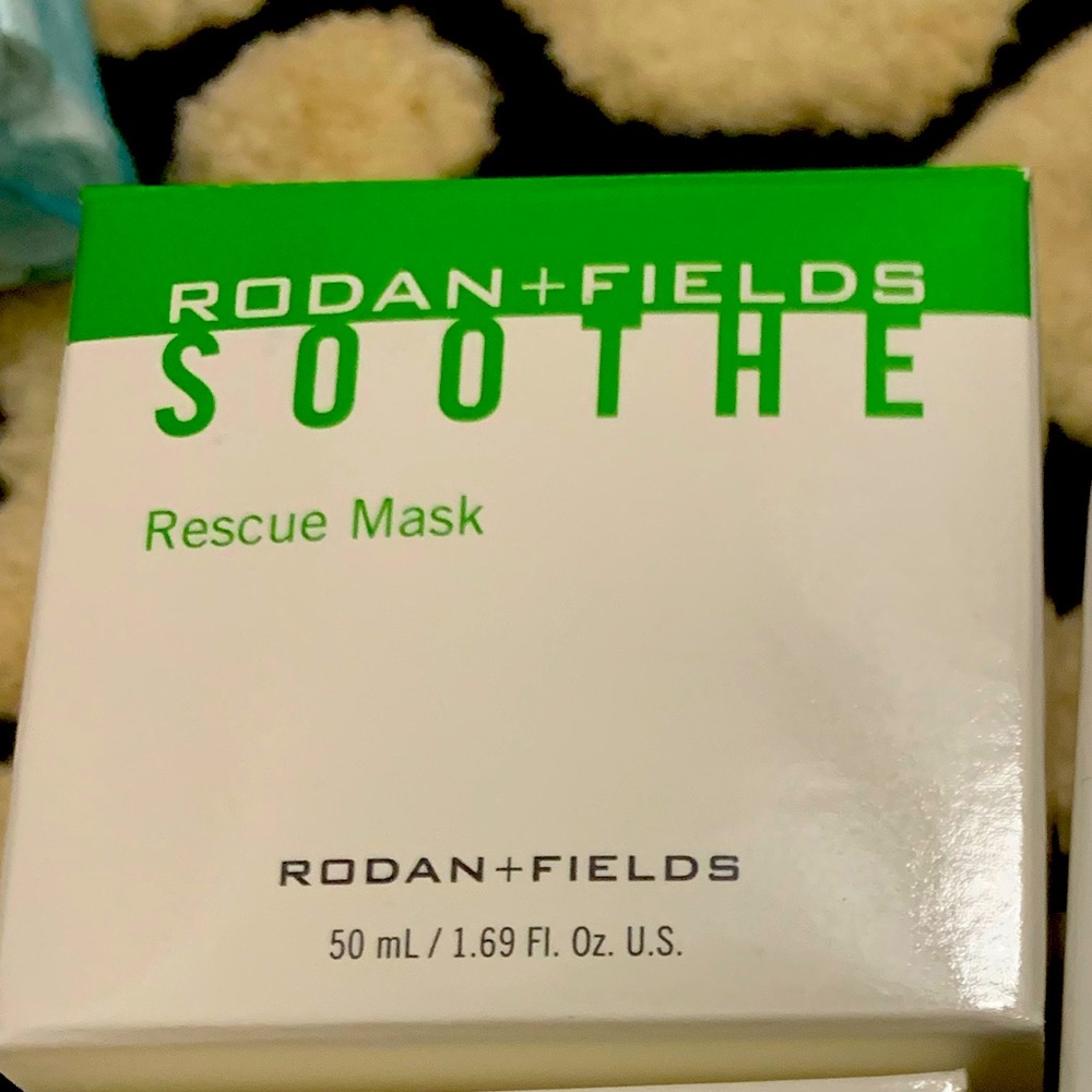 Rodan & Fields Soothe Rescue Mask
